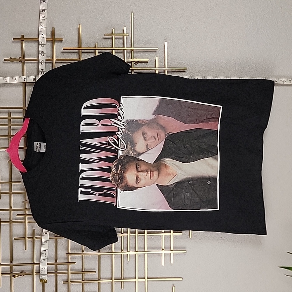 Twilight Edward Cullen Shirt size Small